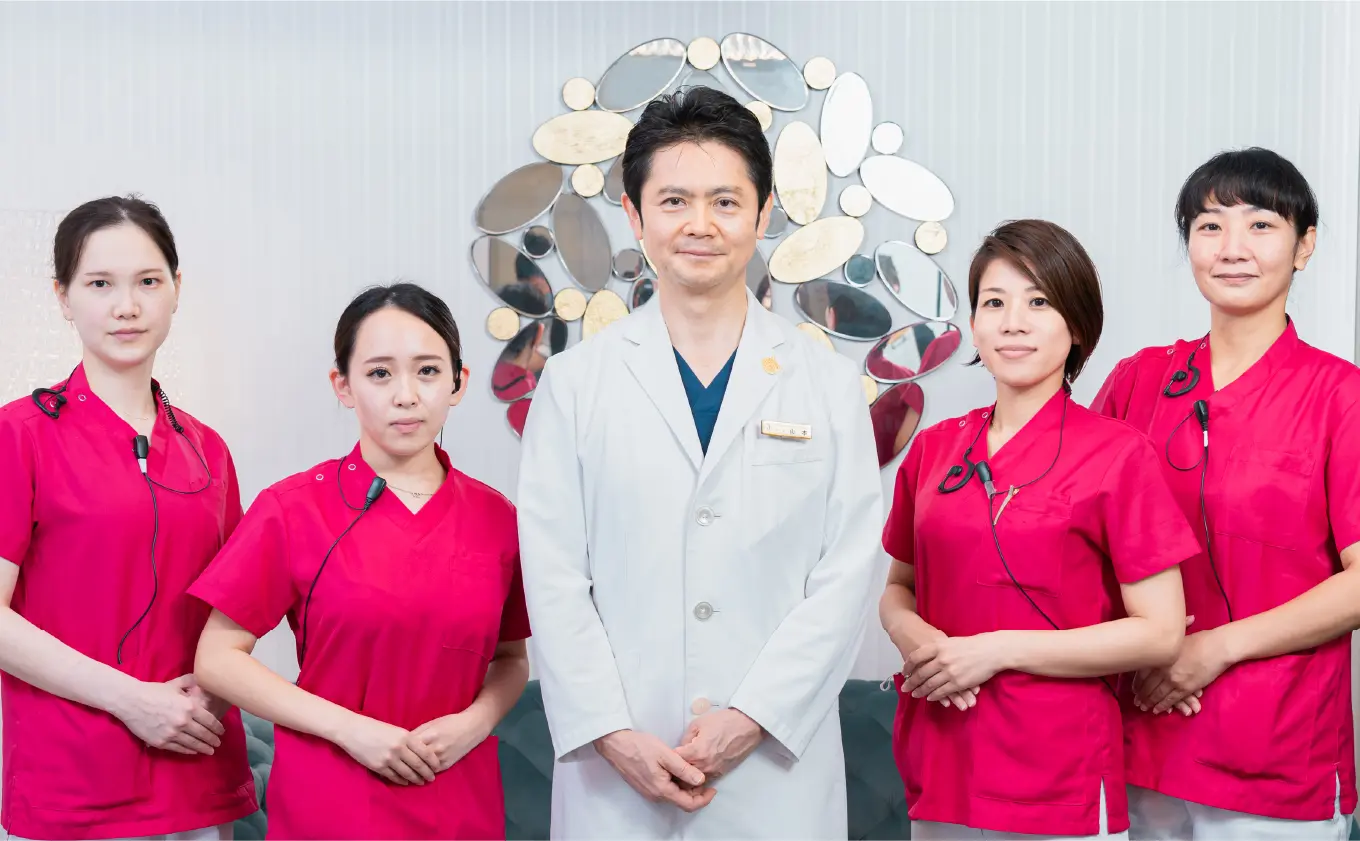 日本ウェルネス再生クリニックの医師とスタッフ
